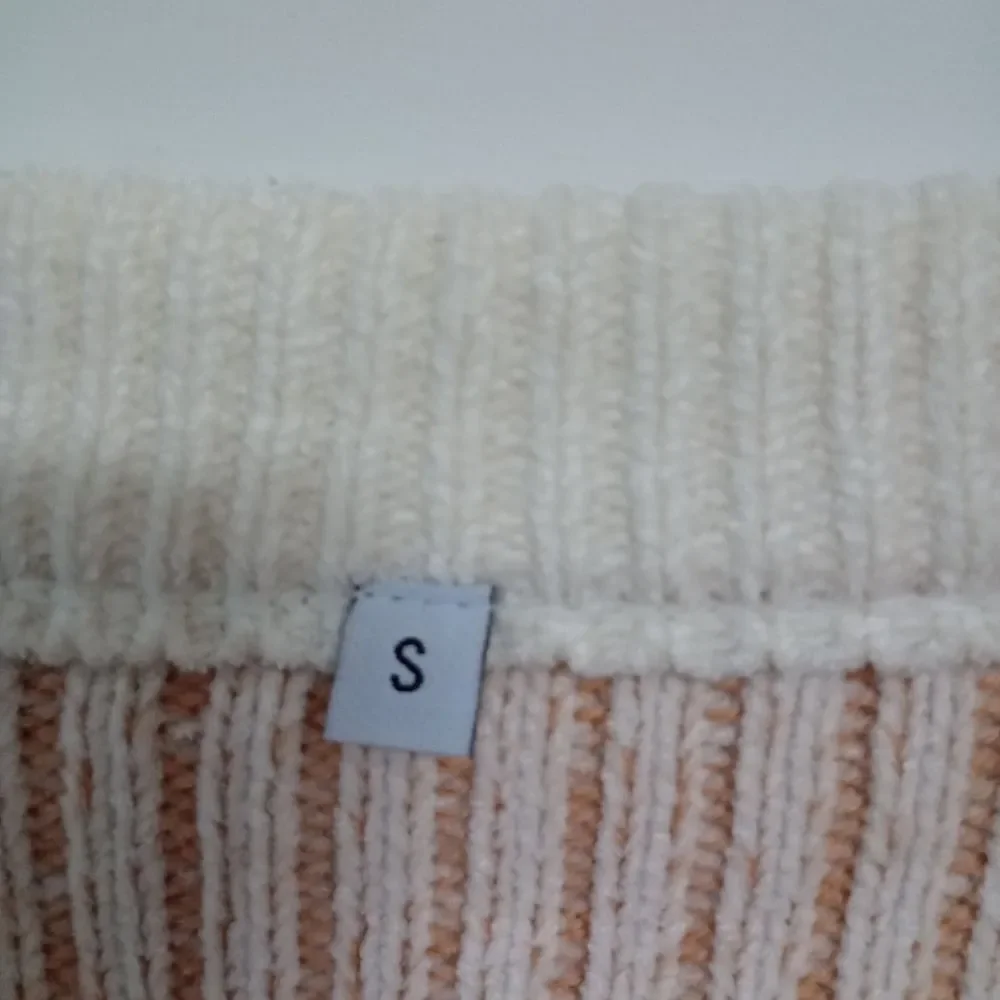 Chinelle women's small pullover sweater NWOT (Rox042)